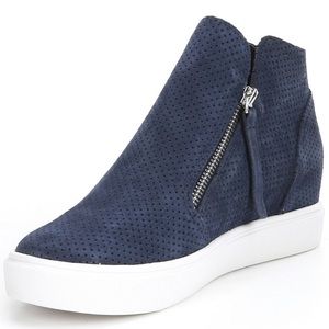 Steve Madden caliber slip on sneakers